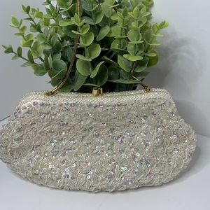 VTG sequin/beaded white bag with gold chain